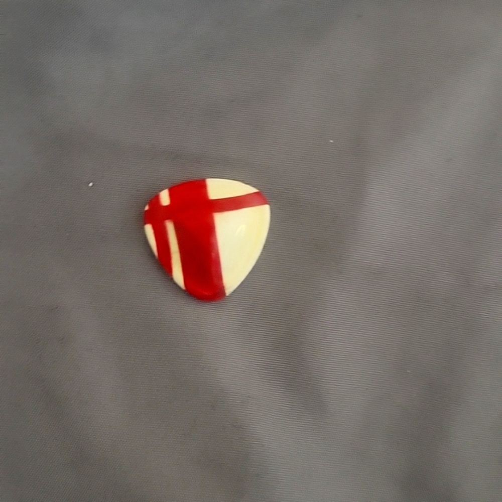 White with red colors gatuir clip collection vintage from 1990s